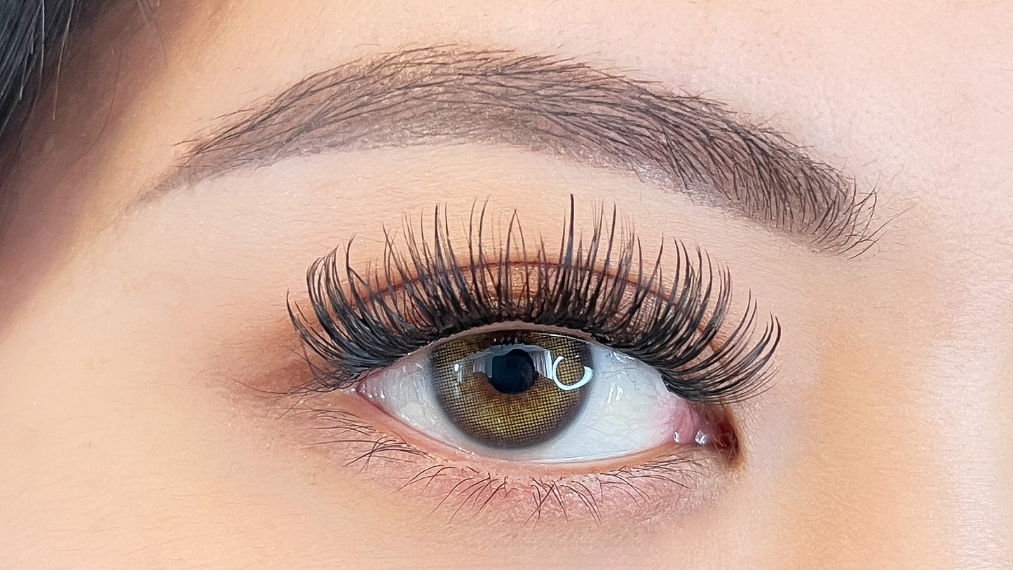 Jade Lashes on Model 1